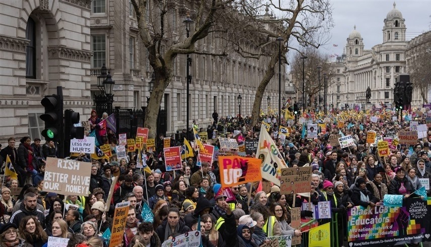 130 ألف بريطاني يشاركون في إضرابات يوم "إعلان الموازنة"