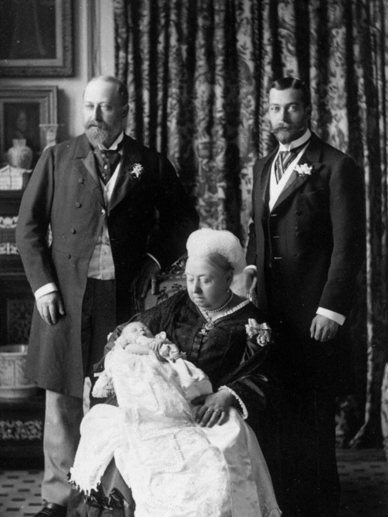 مصور ملكي يكشف تزييف صورة للعائلة المالكة البريطانية