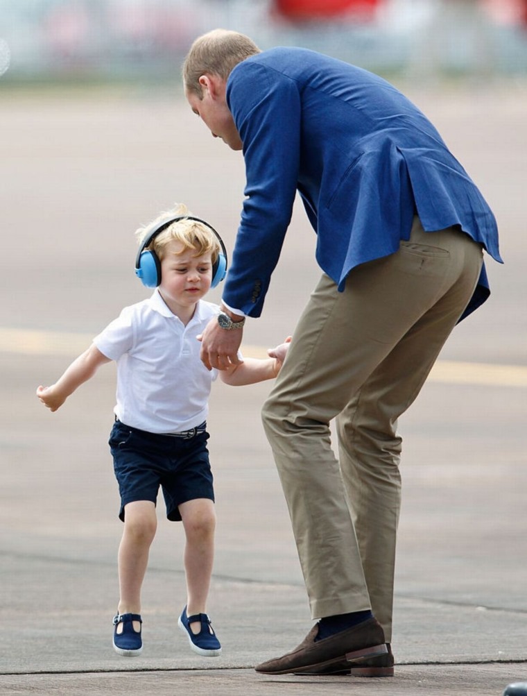 أطفال العائلة المالكة البريطانية يستحوذون على انتباه المعجبين بأفعالهم الغريبة