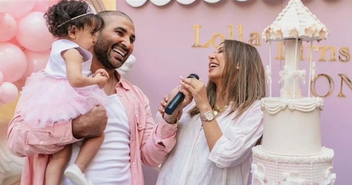أحمد سعد يحتفل بعيد ميلاد ابنته.. واسمها أثار الجدل (فيديو)