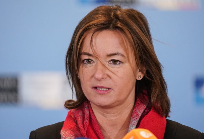 وزيرة خارجية سلوفينيا: الوضع في غزة مأساوي ونطالب بوقف إطلاق النار فورا