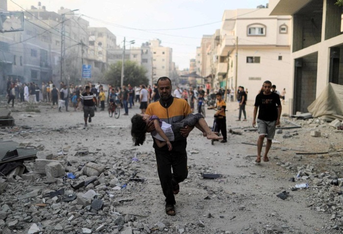 وقوع شهداء نتيجة قصف منزلين في عزة من الاحتلال الإسرائيلي