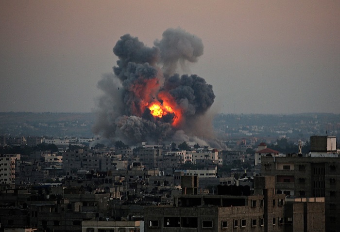 استشهاد 24 شخصا بغزة والاحتلال يكثف غاراته علي دير البلح وجنوب القطاع
