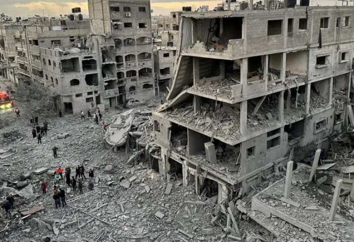 جرائم الاحتلال في غزة، قصف مجمعا طبيا في خان يونس بـ«المدفعية»