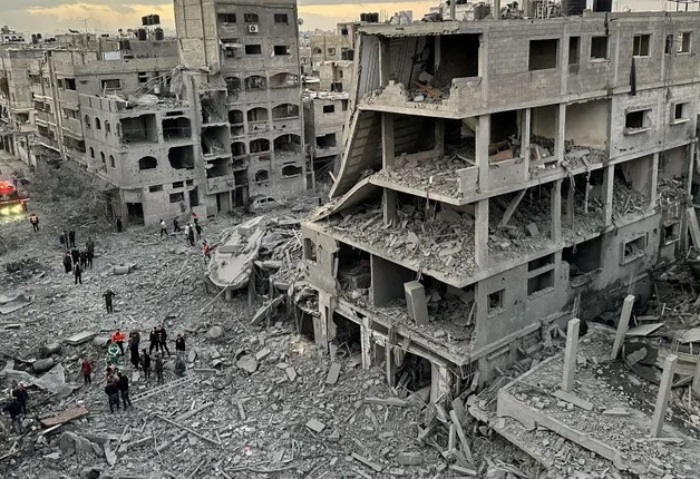 الاحتلال يرتكب 13 مجزرة بغزة راح ضحيتها 107 شهداء و142 مصابا