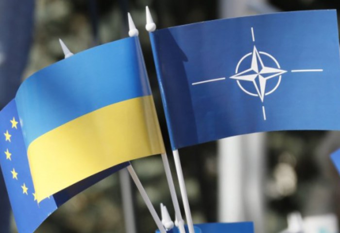 هل يستجيب الناتو لمطالب «زيلينسكى» بزيادة الدعم لكييف لمواجهة روسيا؟