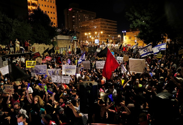 نتنياهو تحت الضغط، مظاهرات أمام منزل رئيس الوزراء الإسرائيلي