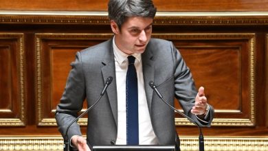 رئيس الوزراء الفرنسي، يتعرض لحجب الثقة بعد أسابيع من توليه المنصب