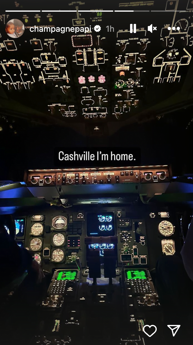 Drake partage une photo de son jet privé quelques heures après la "fuite" d'une vidéo X 3 Drake partage une photo de son jet privé quelques heures après la "fuite" d'une vidéo X