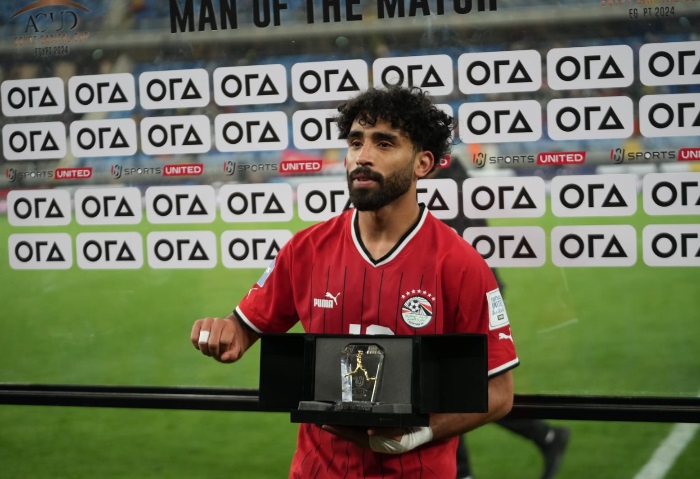 مروان عطية يُتوج بجائزة رجل مباراة مصر ونيوزيلندا في كأس العاصمة
