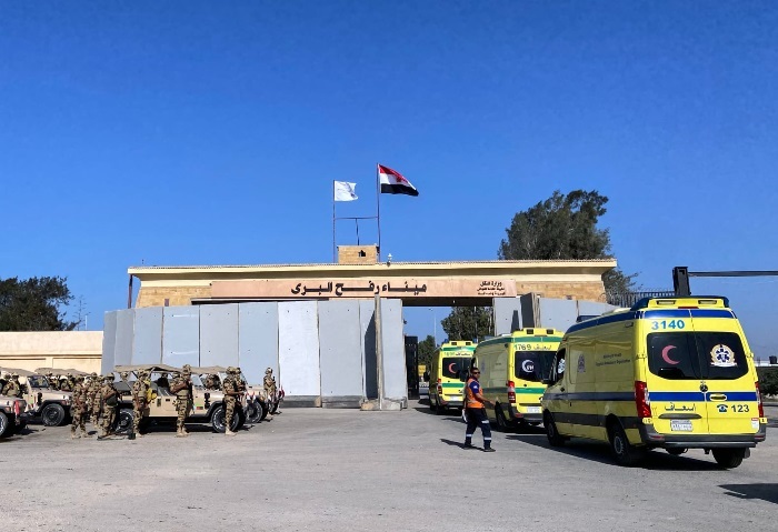 حركة فتح: معبر رفح مفتوح من جانب مصر وإسرائيل تعرقل دخول المساعدات