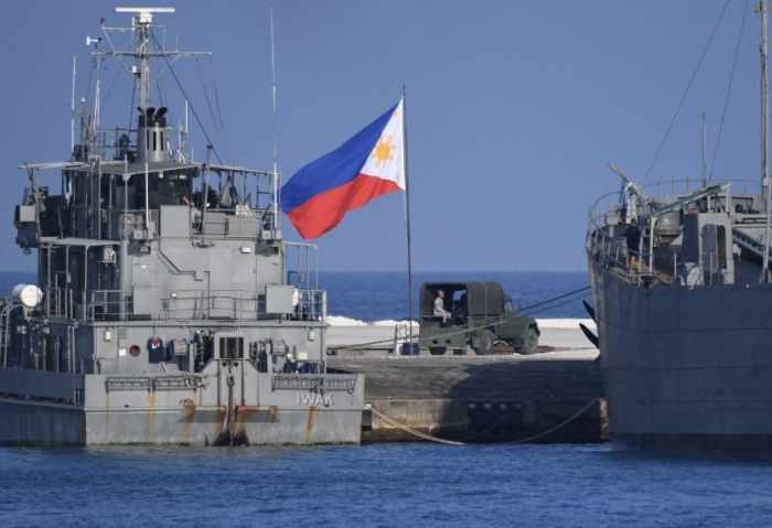 «مناورات خطيرة وعرقلة».. الفلبين ترد على حادث تصادم سفينة تابعة لها بأخرى صينية