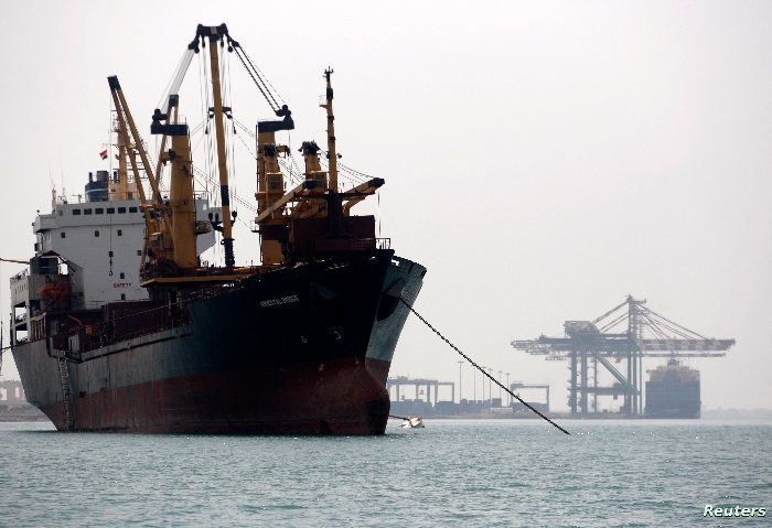 "أمبري" تعلن عن تعرض سفينة تجارية لإطلاق نار عند سواحل اليمن
