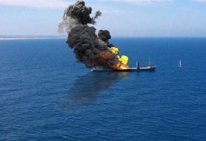نجاة سفينة تجارية في البحر الأحمر من صاروخين باليستيين أطلقهما الحوثيون