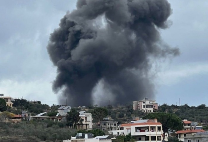 إسرائيل تشن غارات جنوب لبنان ردا على قصف مناطق محتلة بـ 100 صاروخ