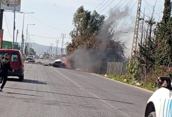 جيش الاحتلال الإسرائيلي يستهدف سيارة في منطقة الناقورة جنوب لبنان
