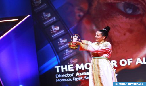 Asmae El Moudir, récit d’un talent authentique qui a ébloui le monde avec “La mère de tous les mensonges”