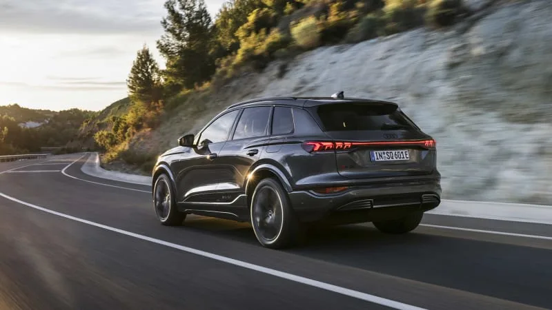 À la Pointe de l'Innovation : Tout Savoir sur l'Audi Q6 E-Tron 4 Audi Q6 E-Tron