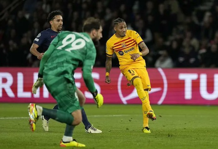 باريس سان جيرمان ضد برشلونة، رافينيا يحرز التعادل والنتيجة 2 - 2