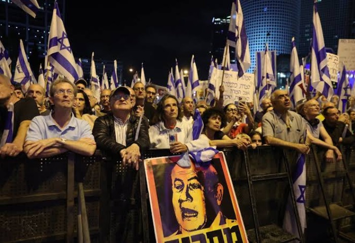 استطلاع يكشف مفاجأة: 42% من الإسرائيليين يرغبون فى استقالة نتنياهو فورا