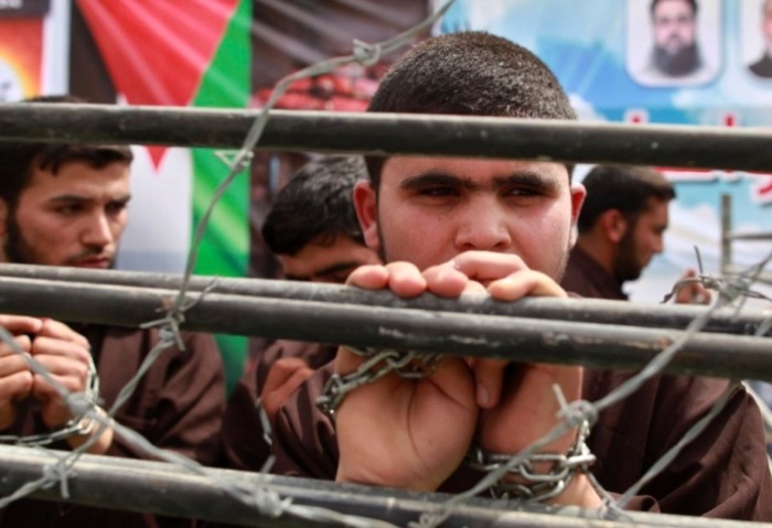 الأسرى الفلسطينيون يتعرضون لعمليات إبادة داخل سجون الاحتلال