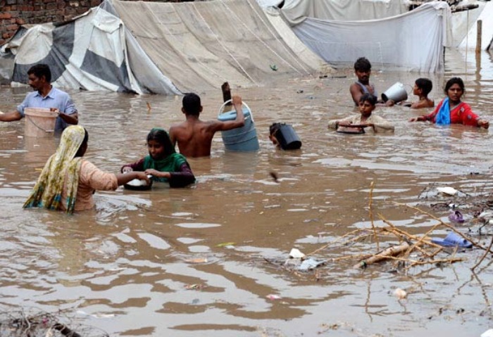 أمطار غزيرة تودي بحياة 63 باكستاني في 4 أيام