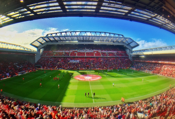 رفع الأذان في ملعب ليفربول «أنفيلد» بإنجلترا (فيديو)