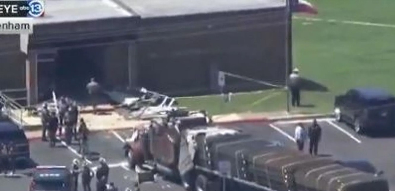 سائق شاحنة غاضب يحطم مبنى في تكساس -