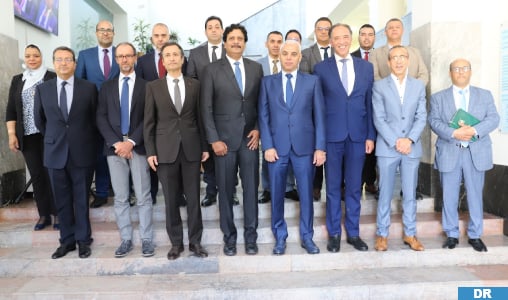 M. Ait Taleb s’entretient avec des responsables de l’Institut indien des sérums