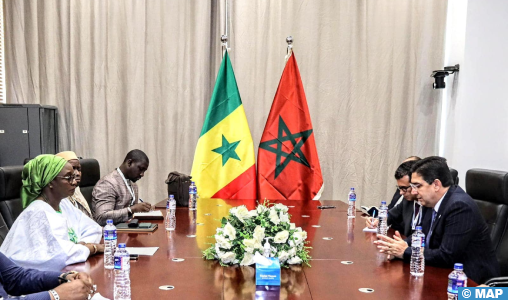 M. Bourita s’entretient à Banjul avec la ministre sénégalaise de l’Intégration africaine et des Affaires étrangères