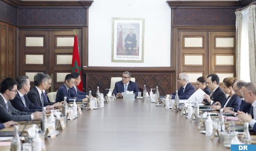 Signature d’une convention d’investissement de 12,8 MMDH pour la réalisation d’un écosystème industriel de fabrication de batteries électriques à Kénitra