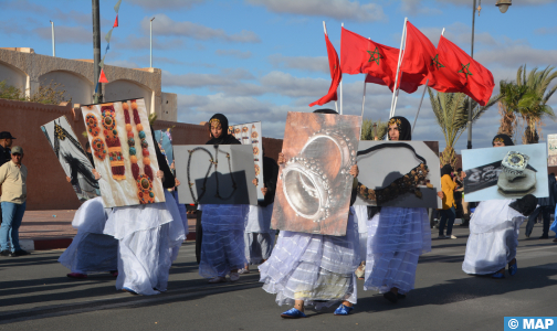 Un carnaval sillonne les rues de Tan-Tan pour célébrer le patrimoine culturel hassani