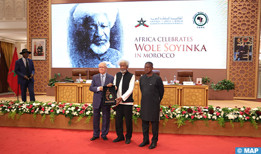 L’Académie du Royaume du Maroc rend hommage à l’écrivain nigérian Wole Soyinka, prix Nobel de littérature en 1986