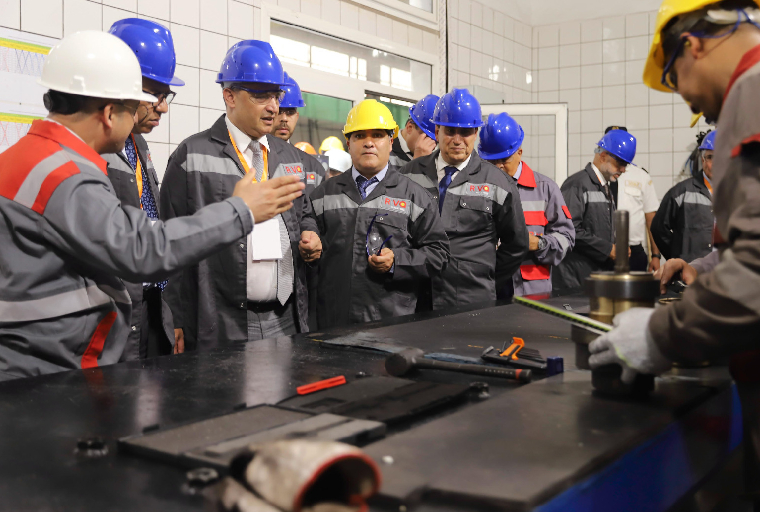 M. Mezzour visite le complexe sidérurgique de Riva Industries à Jorf Lasfar