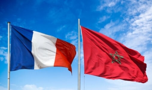 SM le Roi Mohammed VI et le Président Emmanuel Macron président la cérémonie de signature de plusieurs accords entre le Royaume du Maroc et la République française