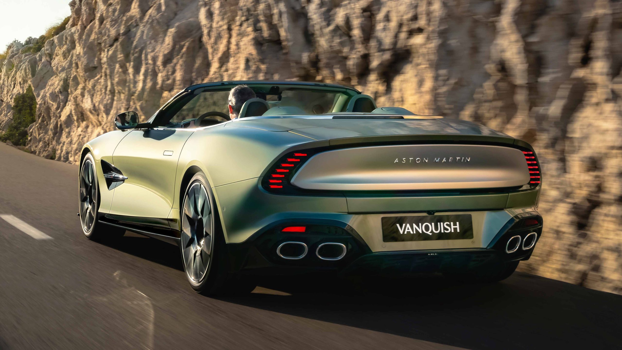 Vanquish Volante : la plus extrême des Aston Martin à ciel ouvert 3 Aston Martin Vanquish Volante