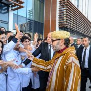 S.M. le Roi Mohammed VI inaugure le CHU International de Rabat et impulse une nouvelle vision pour la santé au Maroc 11 Sa Majesté le Roi inaugure le Complexe Hospitalo-Universitaire International Mohammed VI de Rabat et donne Ses Hautes Instructions pour la mise en service du CHU Mohammed VI d’Agadir