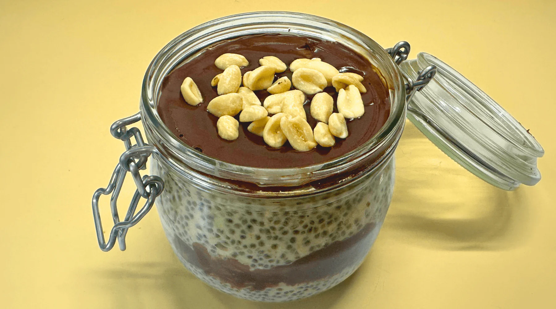 5 Petit-Déjeuners Savoureux à Base de Graines de Chia 4 Overnight Oats aux Chia et Beurre de Cacahuète