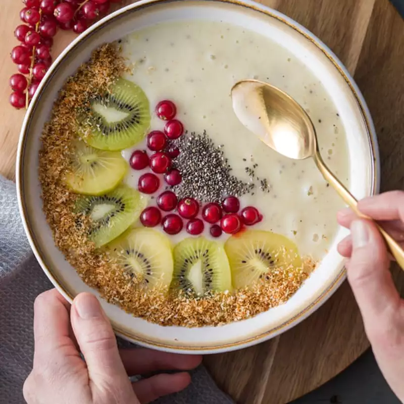 5 Petit-Déjeuners Savoureux à Base de Graines de Chia 3 Smoothie Bowl aux Chia et Banane