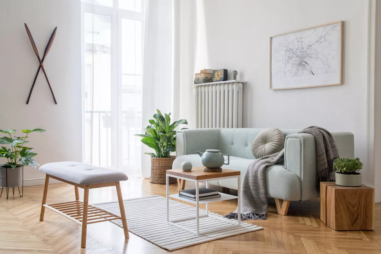 mobilier "collé-serré" contre les murs
