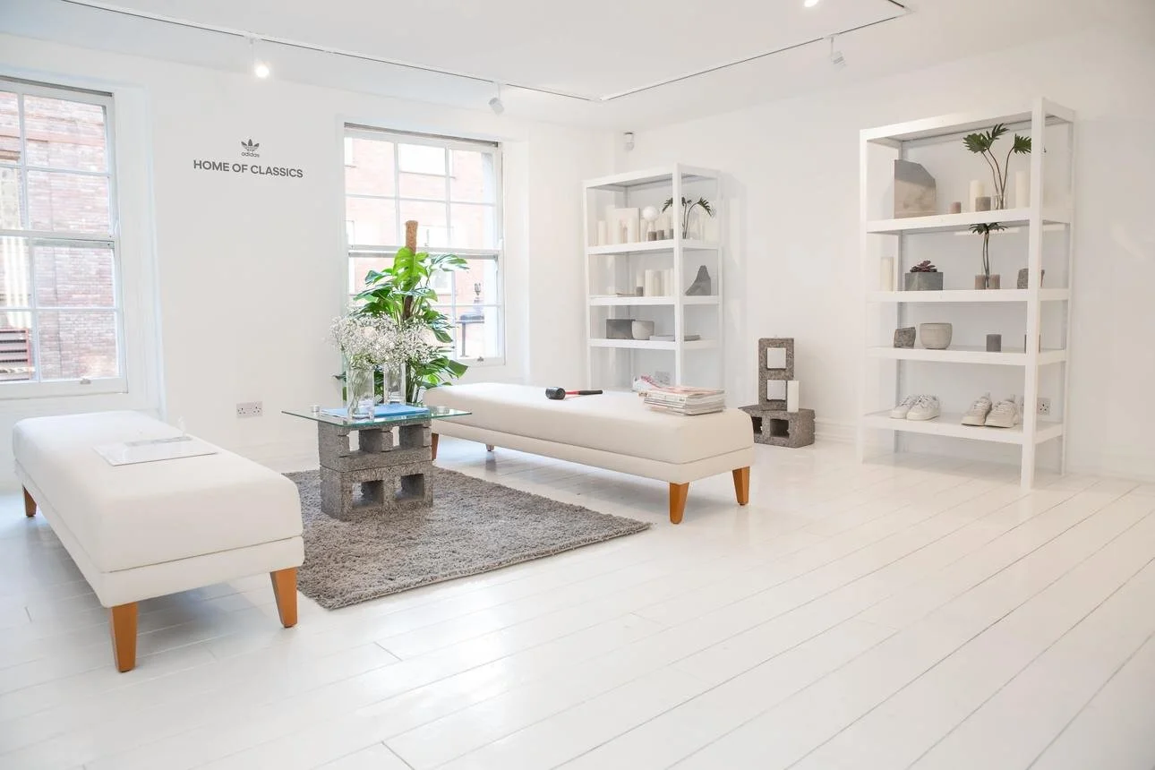 7 erreurs déco qui rendent une maison visuellement plus petite 7 tout blanc